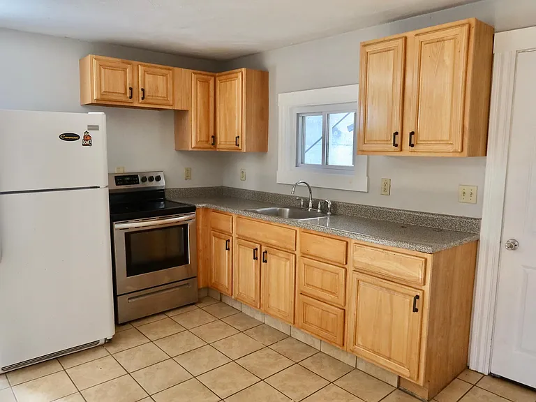 165 Grove St #1 — Photo 2
