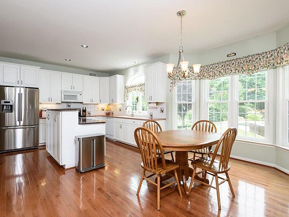 4th image of 1416 Carolina Pl