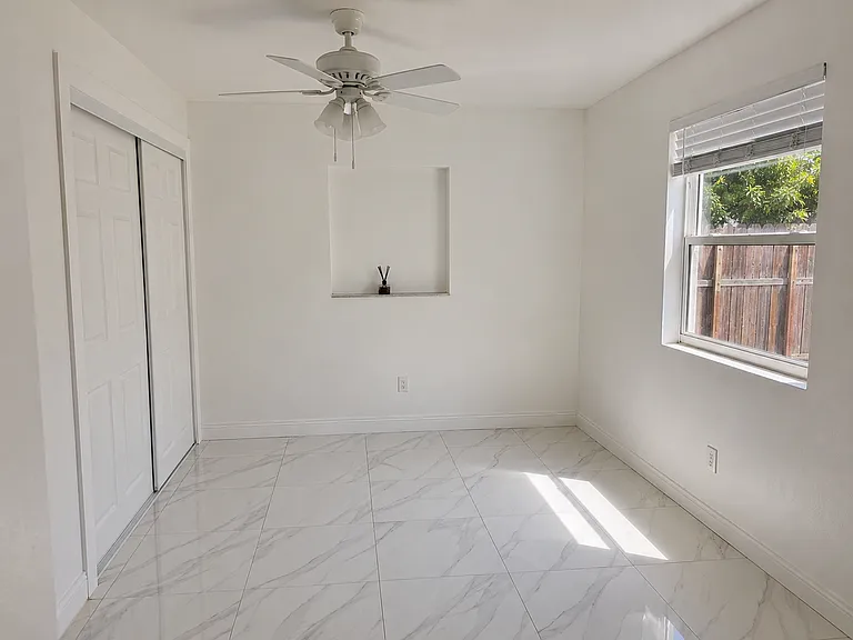 4249 SW 48th Ct — Photo 8