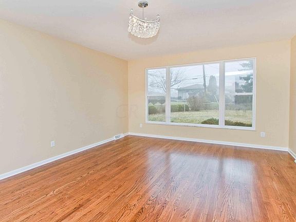 4th image of 2714 Burnaby Dr