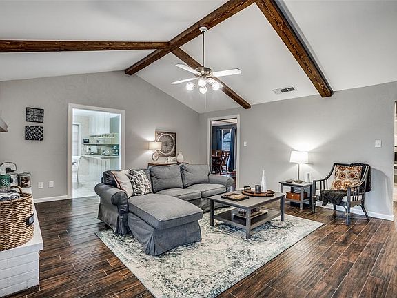 3rd image of 2708 Laurel Ln