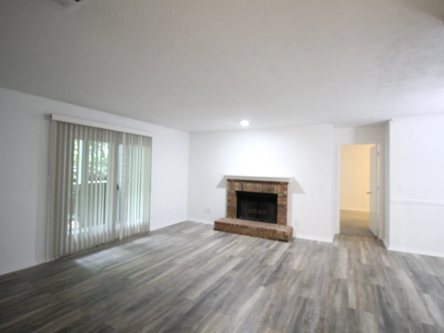2 bed, 1000 sqft, $1,890 — Photo 3