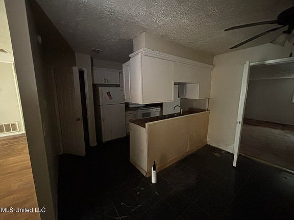 4th image of 1143 Oak Glen Pl