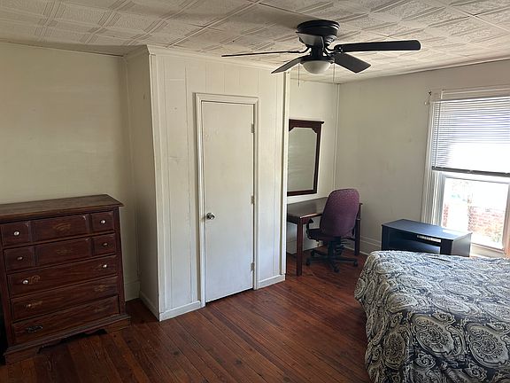 3rd image of 1110 E 22nd St #5