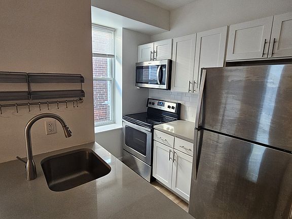 2nd image of 5220 Larchwood Ave Floor 2