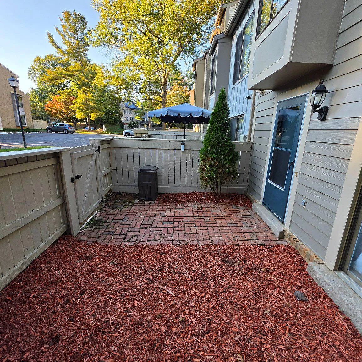 3 bed, 2.5 bath, 1083 sqft, $2,261 — Photo 2