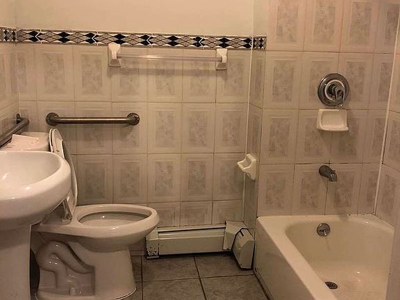 5th image of 114 Manhattan Ave APT 1