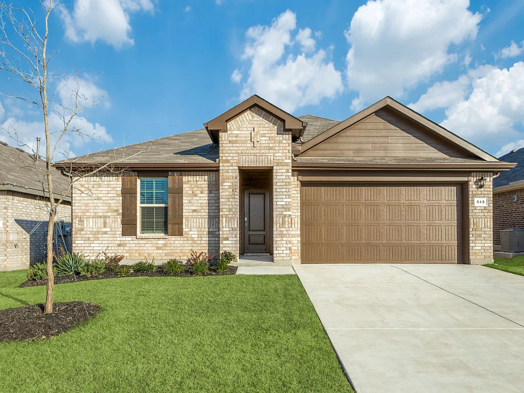 548 Bronze Cir W — Photo 1