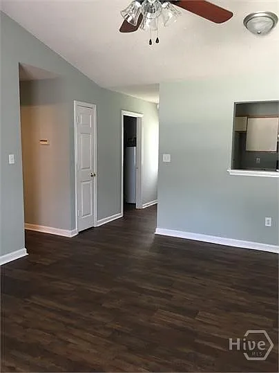 2 bed, 2.0 bath, 988 sqft, $1,200 — Photo 3