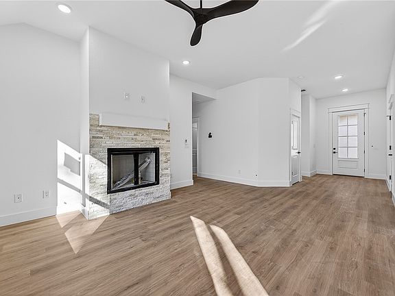 3rd image of 11 Sandgate Dr