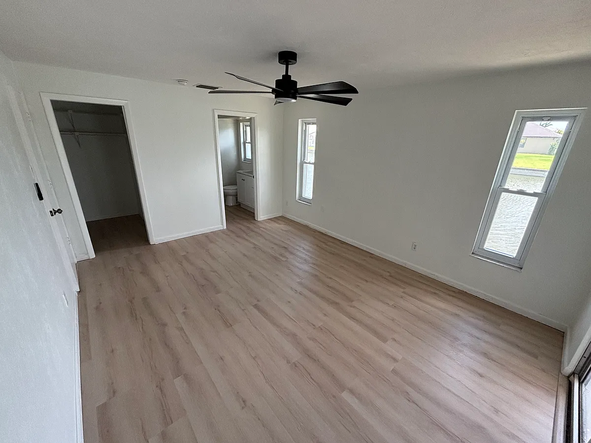 Building Photo - 1428-1430 SE 6th Ave #1