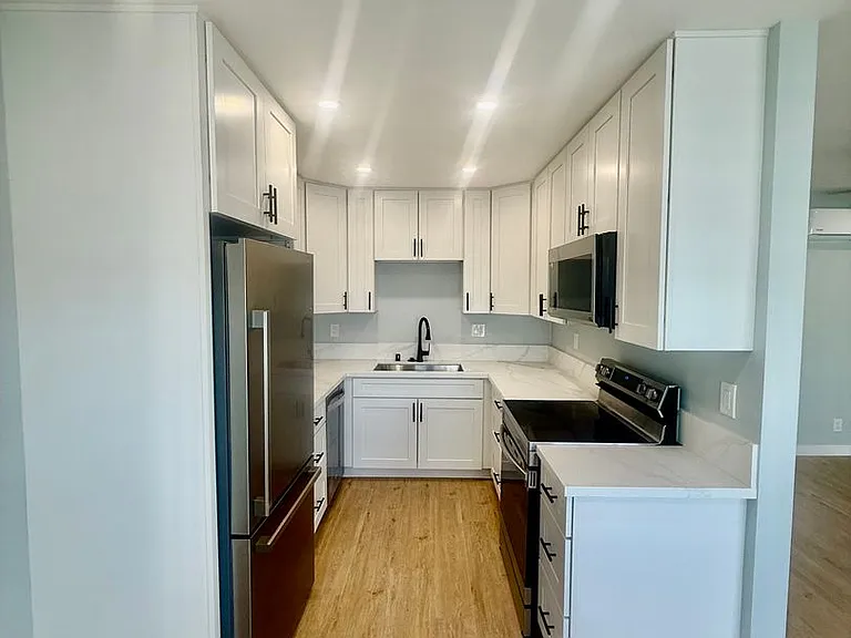 Howard & Lexington Apts — Photo 6