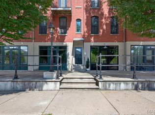 3206 Rue Royale St, Saint Charles, MO 63301