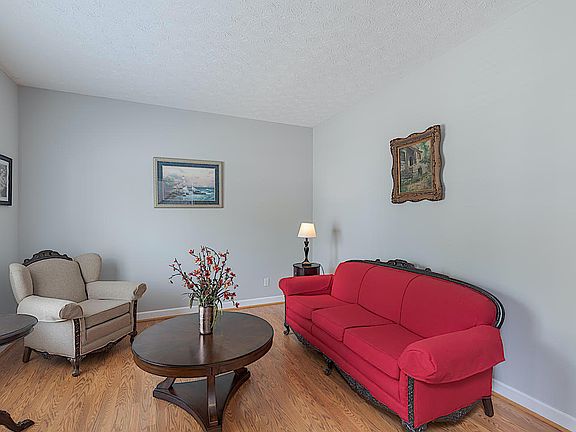 5th image of 901 Sunhill Ct