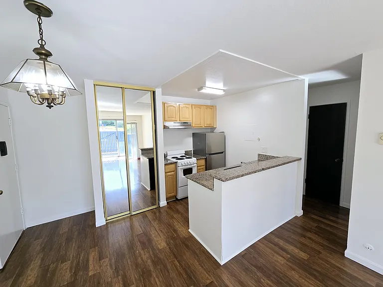121 Piccadilly Pl #C — Photo 3