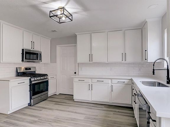 4th image of 30539 Country Meadows Dr