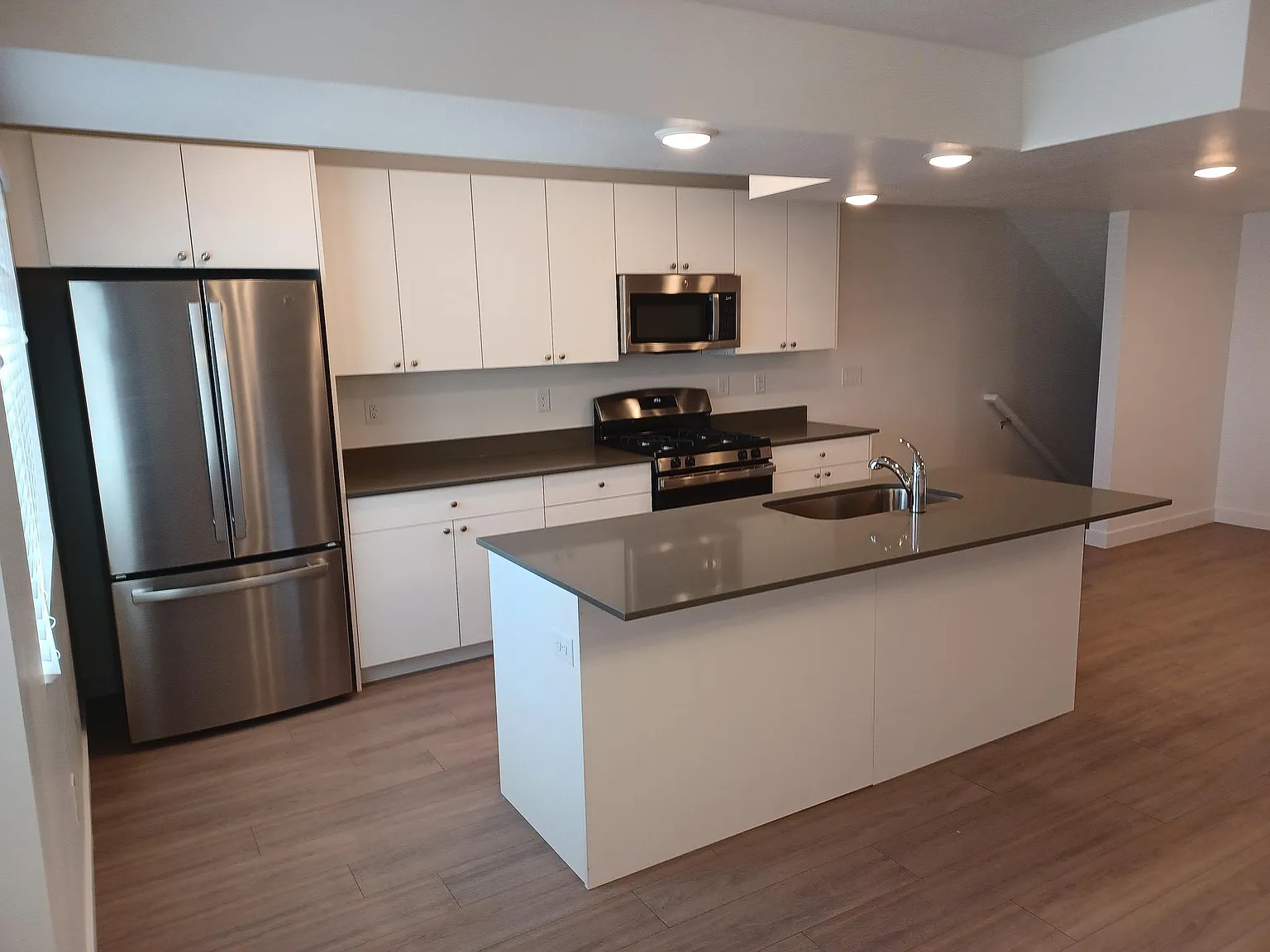 2 bed, 2.5 bath, 1395 sqft, $1,595 — Photo 1