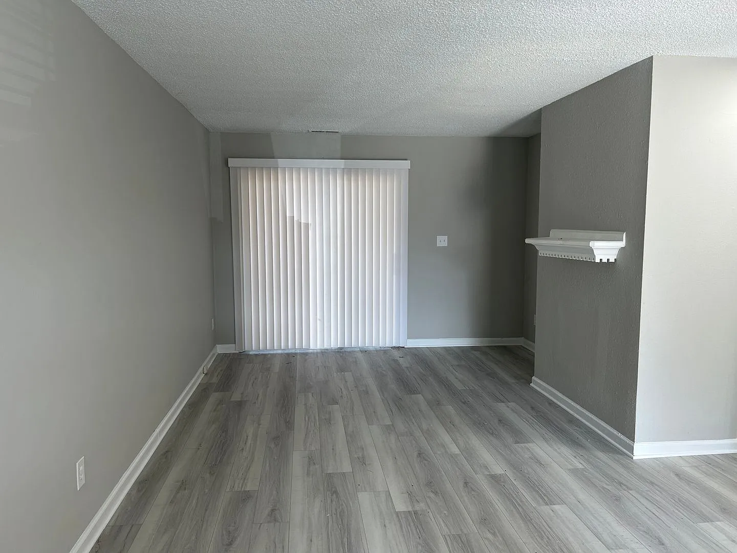 Newly Renovated, Stunning Duplex minutes from White Oak — Photo 2