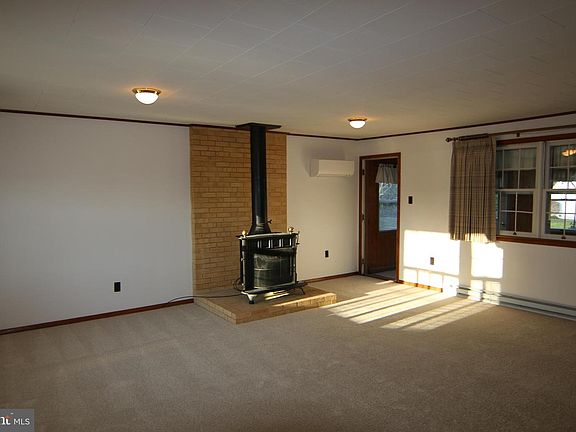 4th image of 633 Vine St