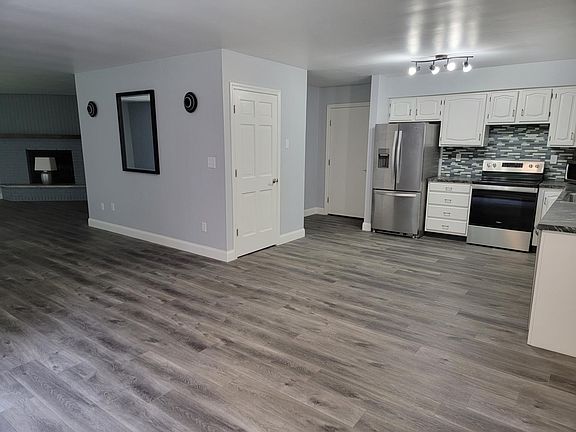 4th image of 978 Sycamore Dr