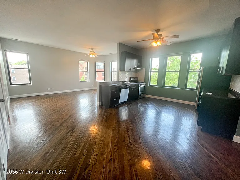 2056 W Division St — Photo 2