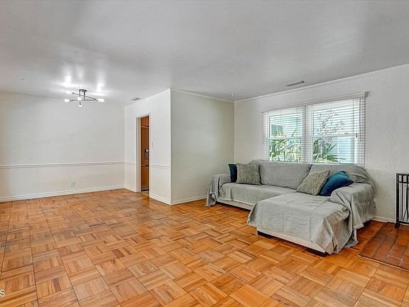 5th image of 17437 Arminta St