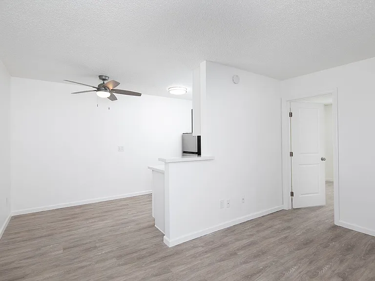 Aztec Pacific Apartments — Photo 66