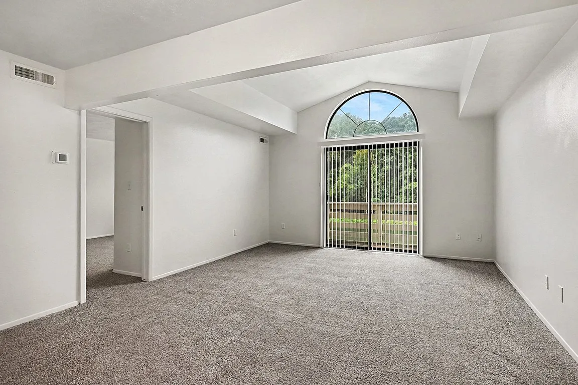 South Bridge Apartments — Photo 1