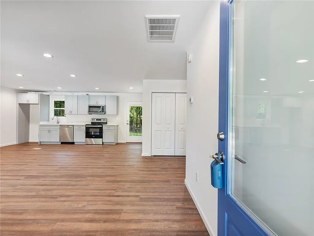 2 bed, 2.0 bath, 1008 sqft, $1,950 — Photo 2