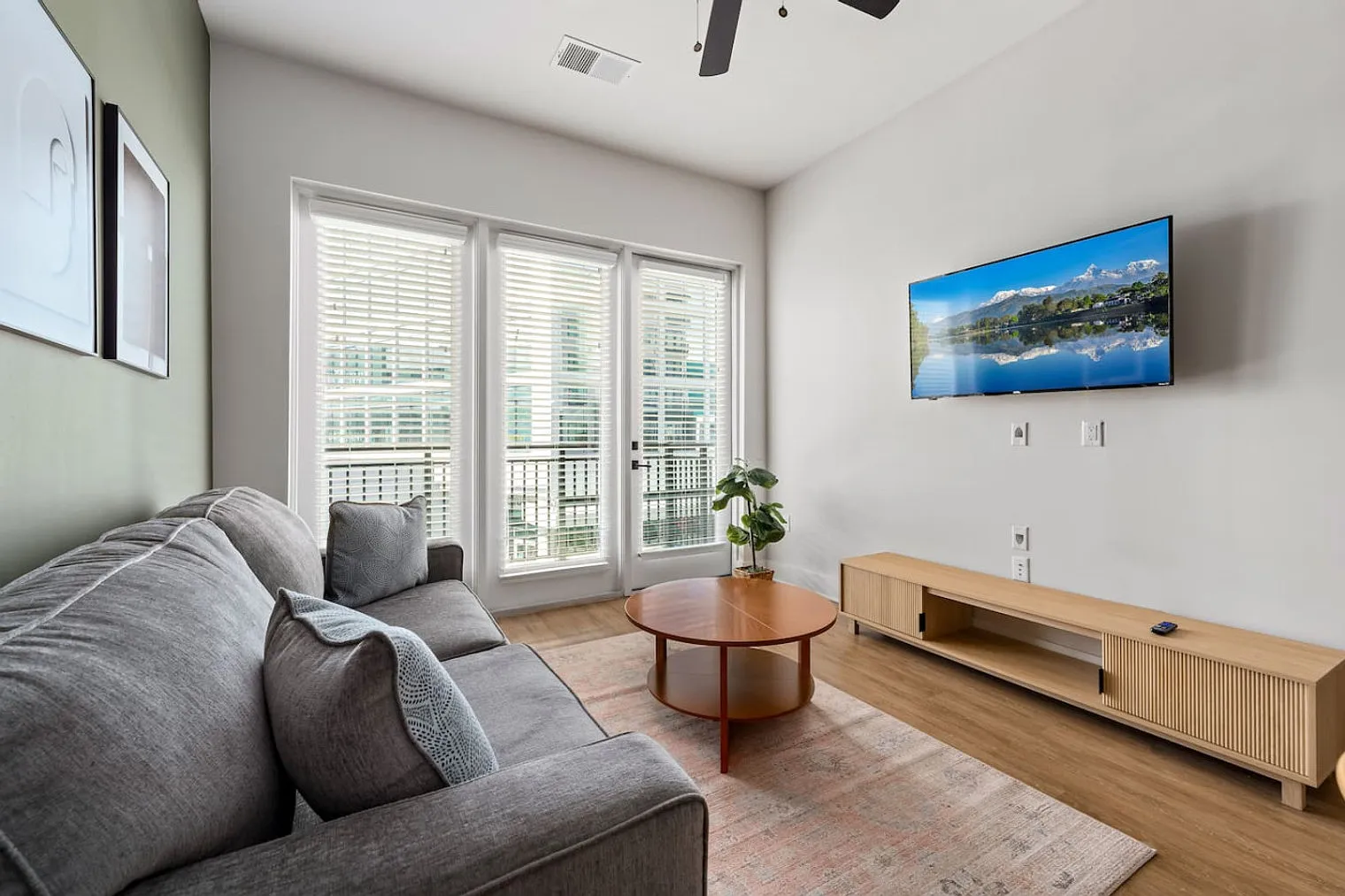 2 bed, 2.0 bath, 1302 sqft, $7,533 — Photo 2