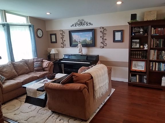 4th image of 15139 SE 41st St
