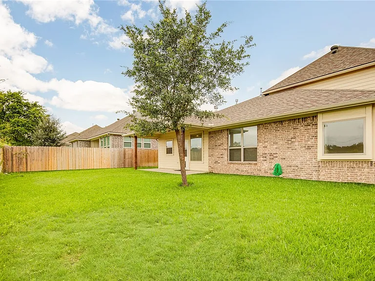 4025 Crestmont Dr — Photo 33