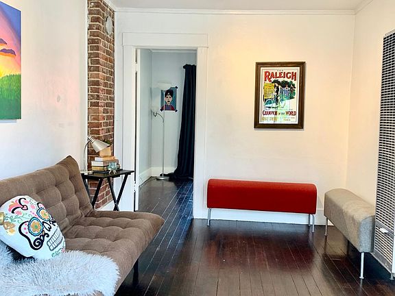 3rd image of 415 Loreto St
