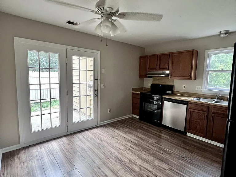 8326 Summerglen Cir — Photo 6