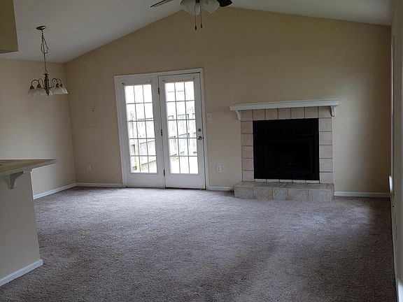 3rd image of 758 Goodard Dr