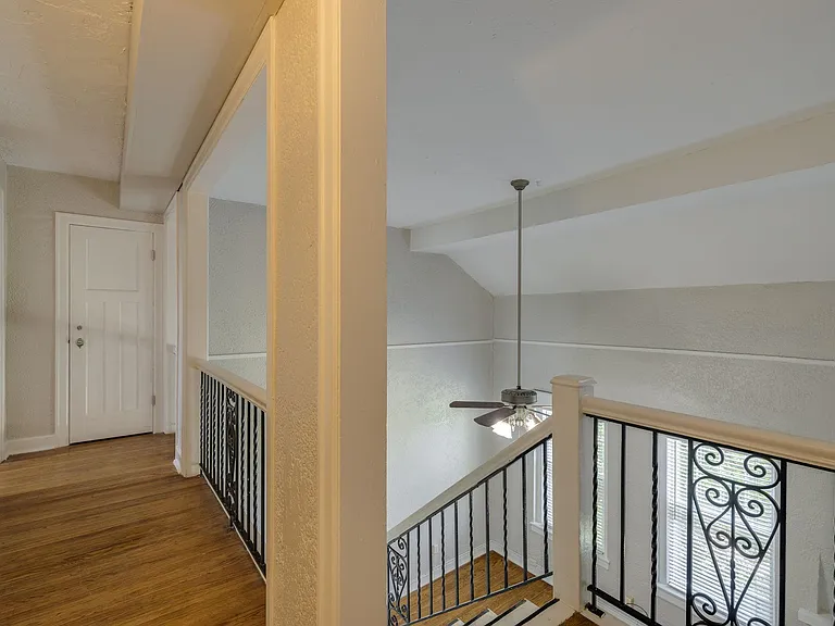 2516 N Hudson Ave #201 — Photo 8