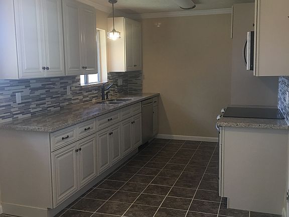 3rd image of 119 Honeysuckle Dr