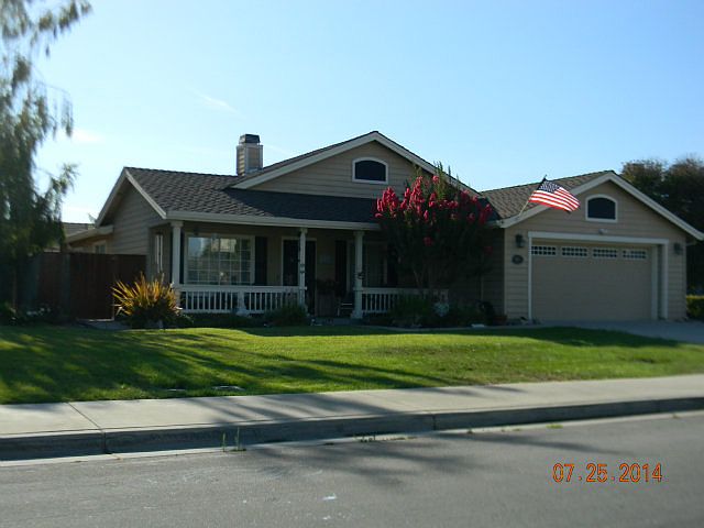 1st image of 841 Versailles Dr