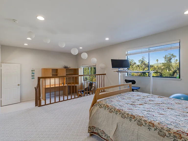 651 Fontes Dr — Photo 32