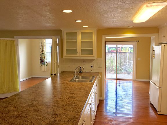 3rd image of 1554 SE Jacquelin Dr