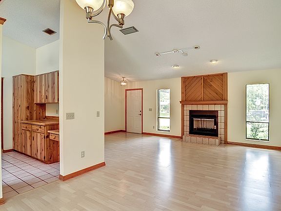 2nd image of 216 Morning Glory Dr