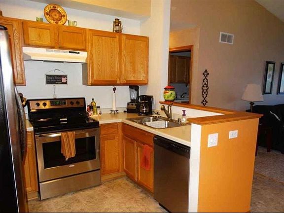 5th image of 611 Wellington Dr