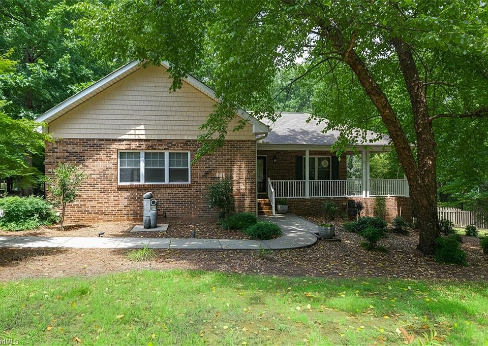 1st image of 521 Dogwood Dr