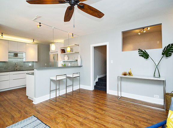 5th image of 1052 W Balmoral Ave APT 2G