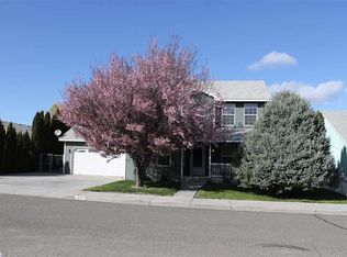 1531 W 24th Loop, Kennewick, WA 99337