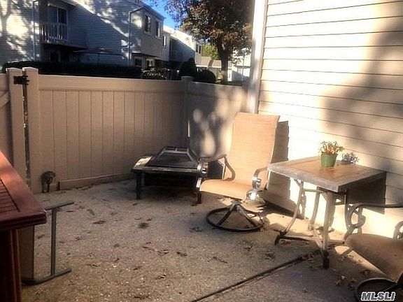 3rd image of 222 Springmeadow Dr Unit B