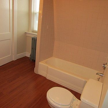 3rd image of 944 Washington St