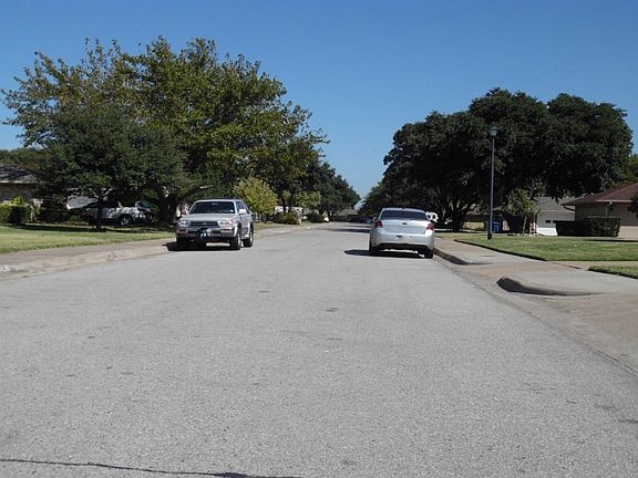 4th image of 2123 Southmoor Dr
