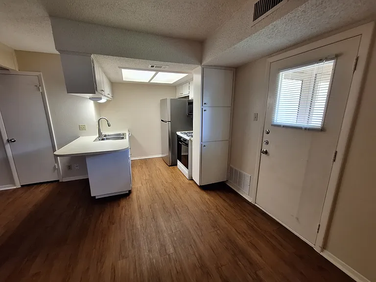 8207 Hood Cir #B — Photo 10