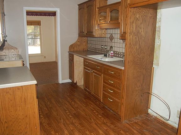 3rd image of 1033 Grace St